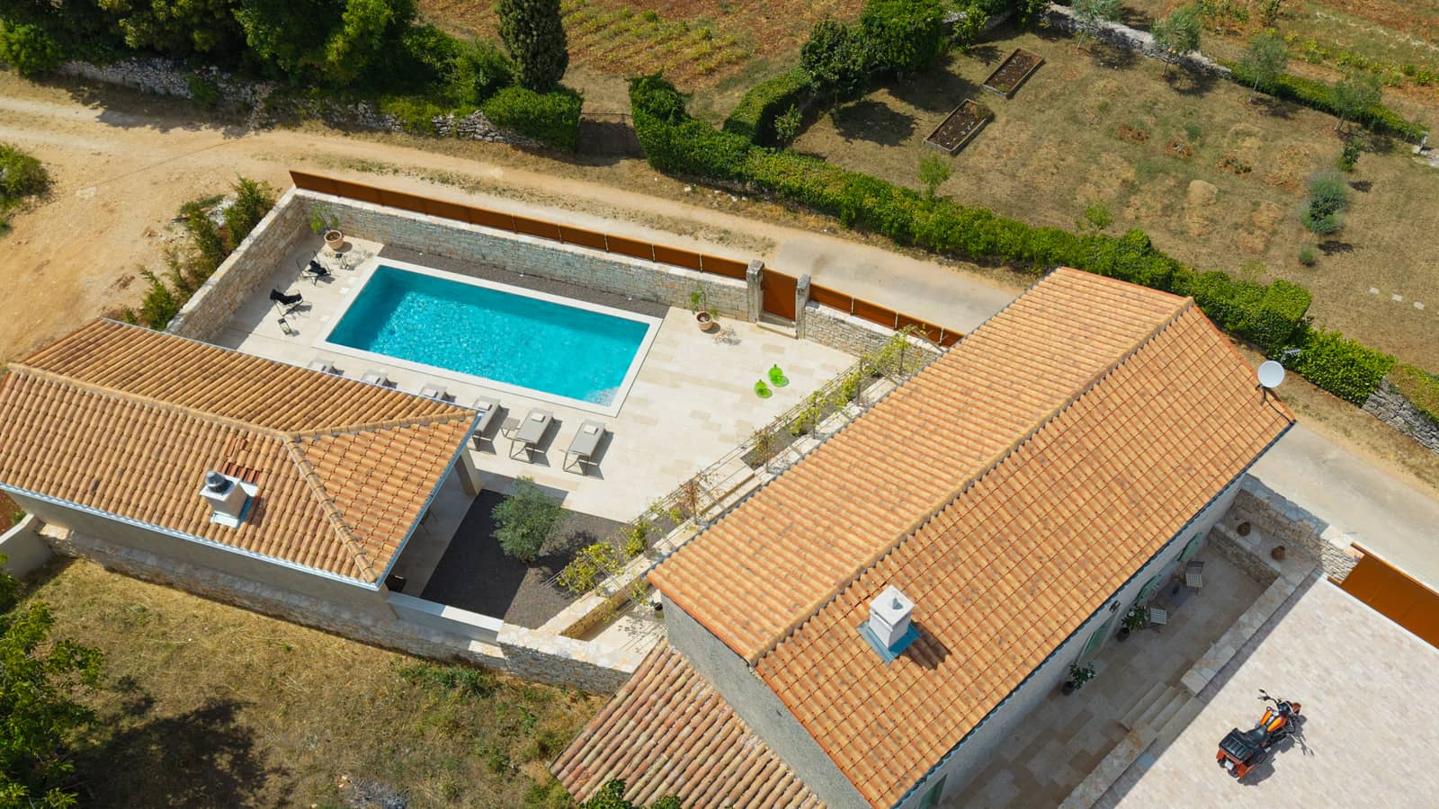 villa lapidea birdview